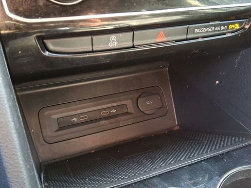 Used 2023 Volkswagen Atlas SE w/ Black Wheel Package image 30