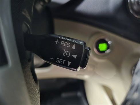 Used 2012 Toyota Highlander Limited image 29