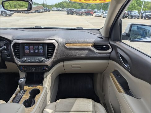 Used 2017 GMC Acadia Denali w/ Technology Package AWD/4WD image 4