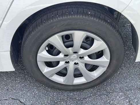 Used 2025 Toyota Corolla LE FWD image 4