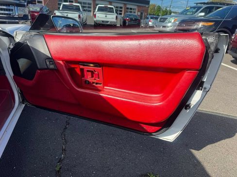 Used 1990 Chevrolet Corvette Convertible RWD image 21