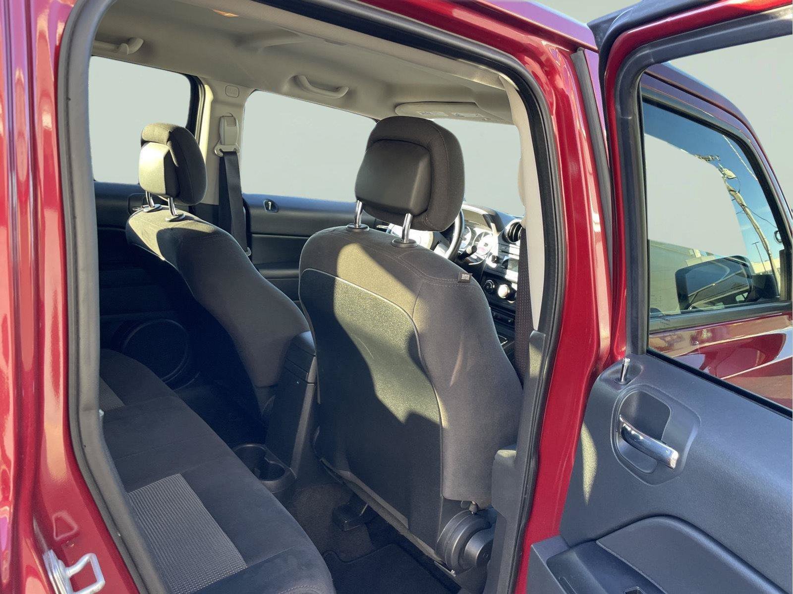 Used 2015 Jeep Patriot Latitude AWD/4WD image 19