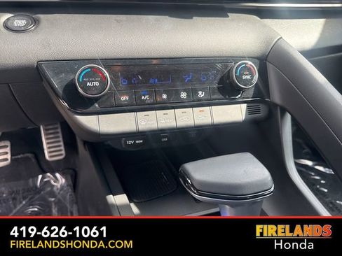 Used 2025 Hyundai Elantra Sport FWD image 21
