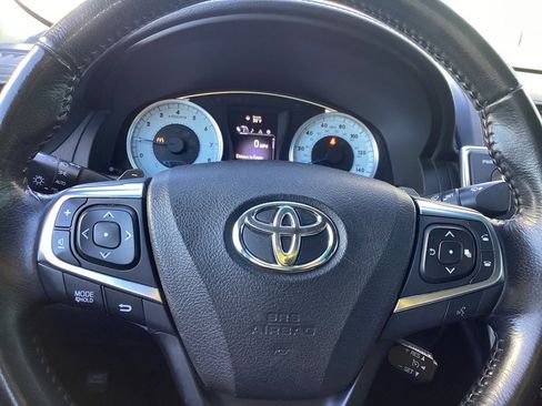 Used 2016 Toyota Camry image 18