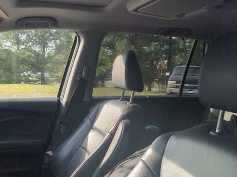 Used 2019 Honda Pilot Touring image 9