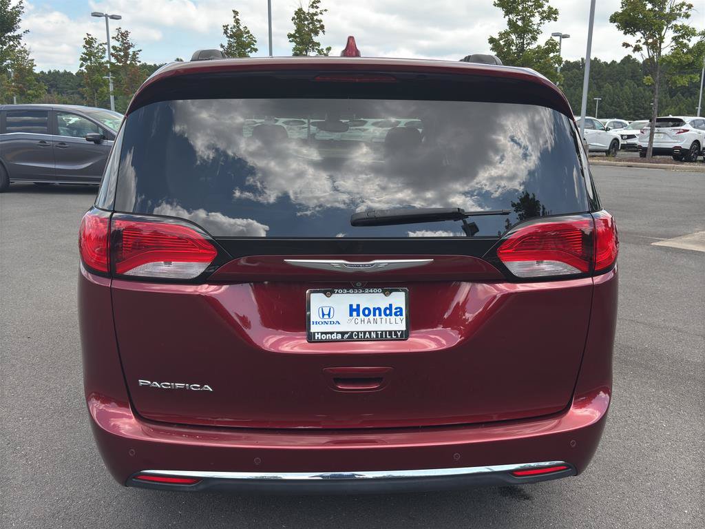 Used 2017 Chrysler Pacifica Touring-L w/ Tire & Wheel Group FWD image 6