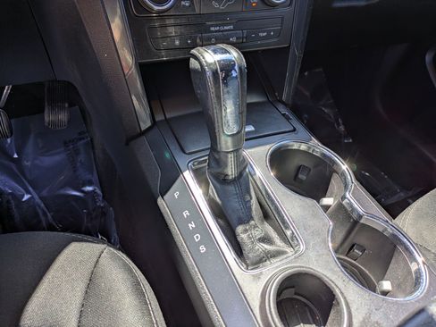 Used 2017 Ford Explorer XLT image 23