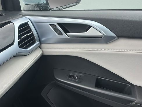 New 2026 Volkswagen Taos SE image 20