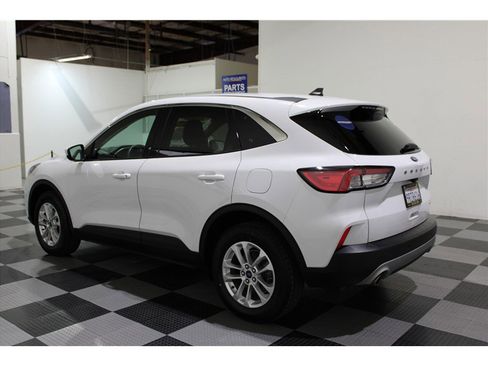 Used 2021 Ford Escape SE image 6