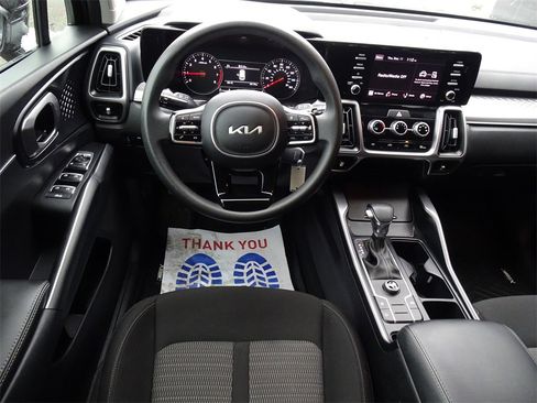 Used 2023 Kia Sorento LX image 15
