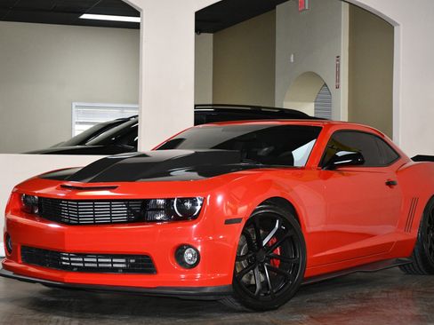 Used 2013 Chevrolet Camaro SS w/ SS Performance Package image 4