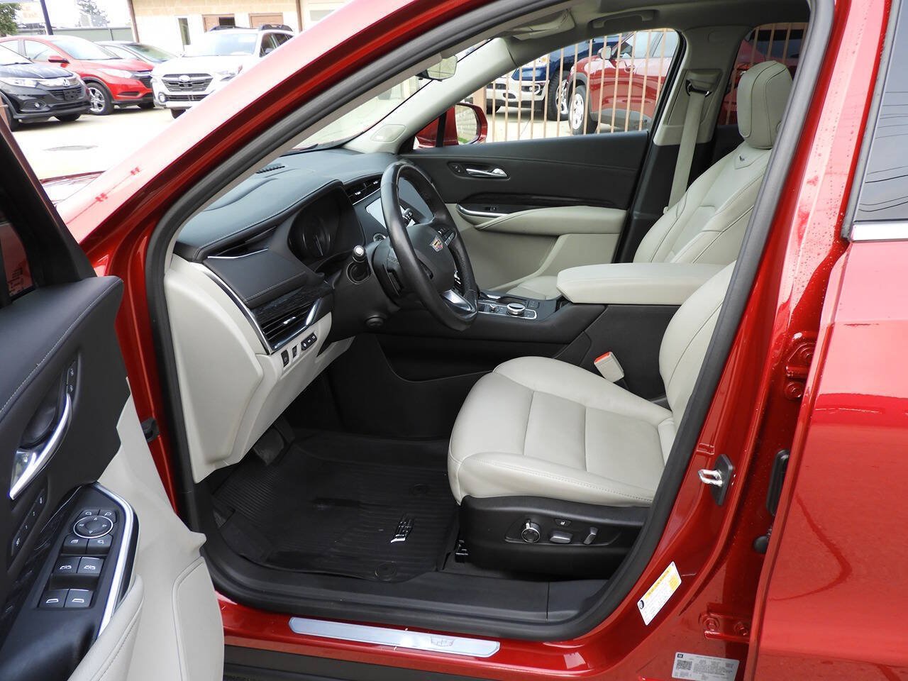 Used 2021 Cadillac XT4 Premium Luxury AWD/4WD image 17