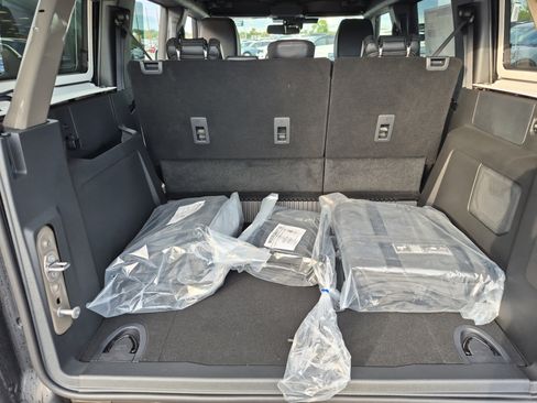 New 2025 Ford Bronco Badlands image 18