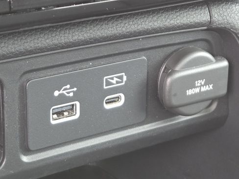 Used 2025 Honda Pilot TrailSport image 31