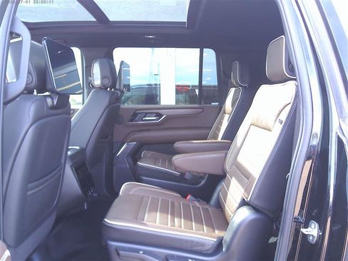 Used 2025 GMC Yukon XL Denali Ultimate AWD/4WD image 6