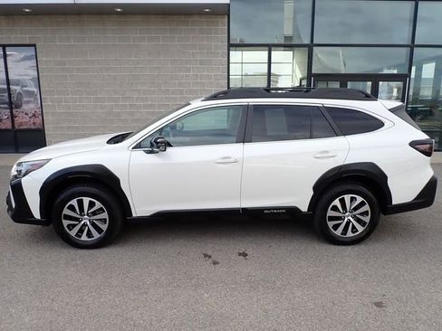 Used 2023 Subaru Outback Premium image 2