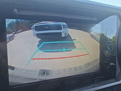 Used 2018 Toyota Tacoma TRD Sport AWD/4WD image 20