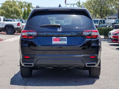 Used 2025 Honda Pilot Sport image 5