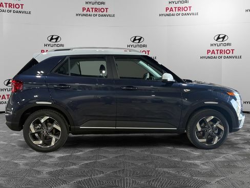 Used 2026 Hyundai Venue SEL FWD image 2