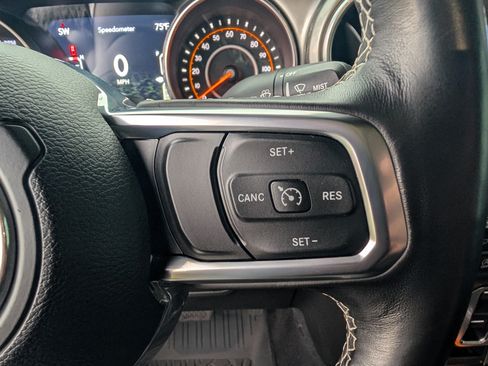Used 2020 Jeep Gladiator Overland w/ Dual Top Group AWD/4WD image 15