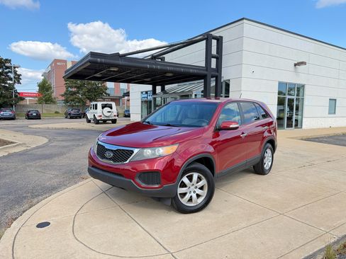 Used 2011 Kia Sorento LX image 1