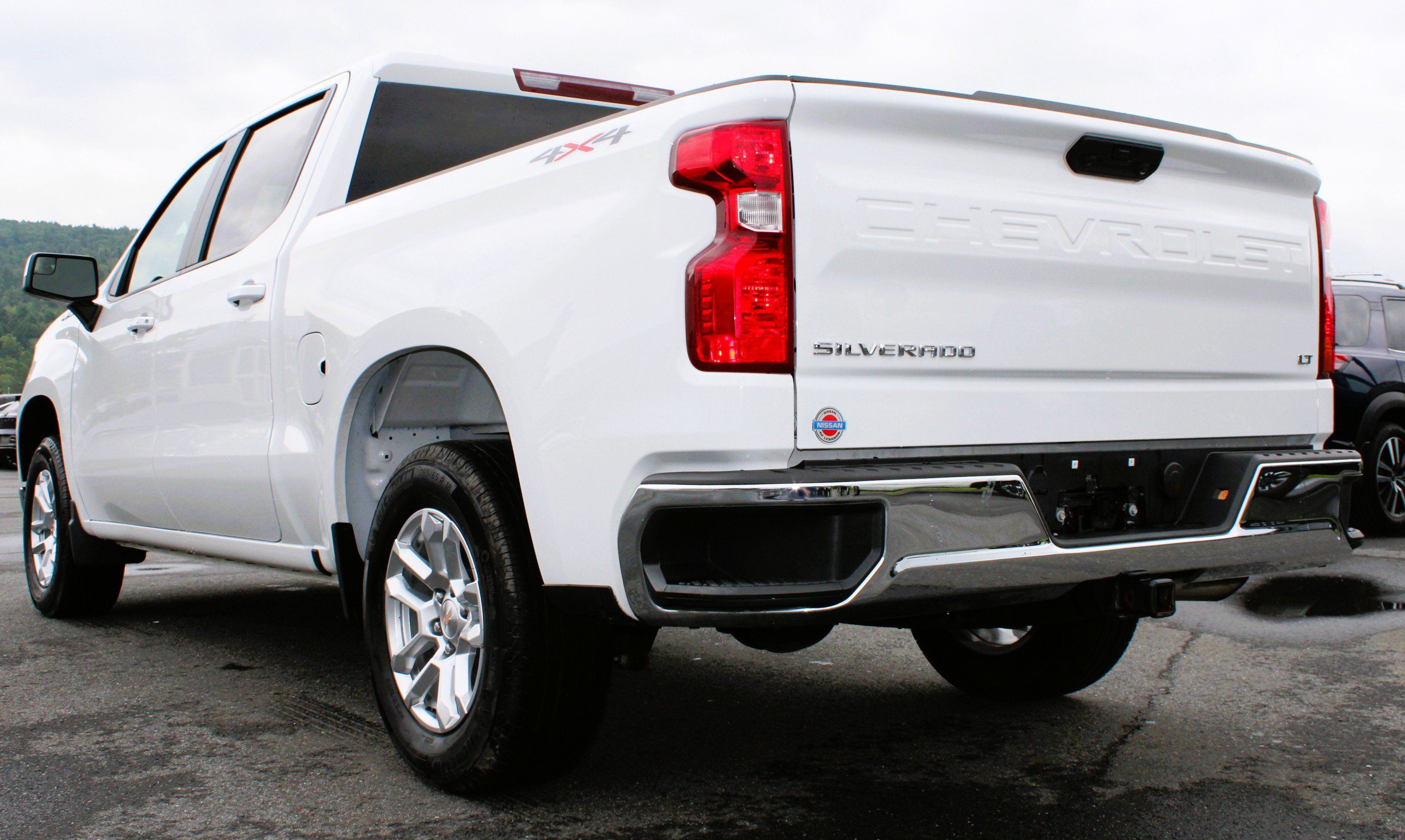 Used 2025 Chevrolet Silverado 1500 LT AWD/4WD image 11
