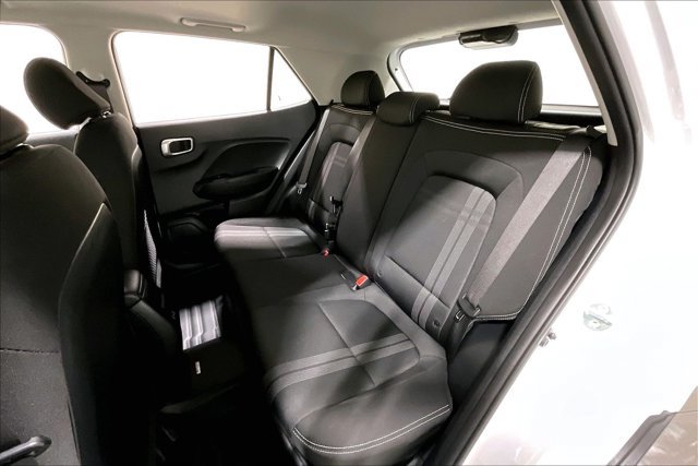 Used 2025 Hyundai Venue SEL FWD image 26