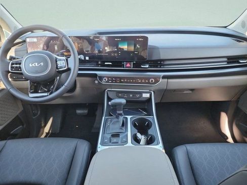 New 2026 Kia Carnival FWD image 6