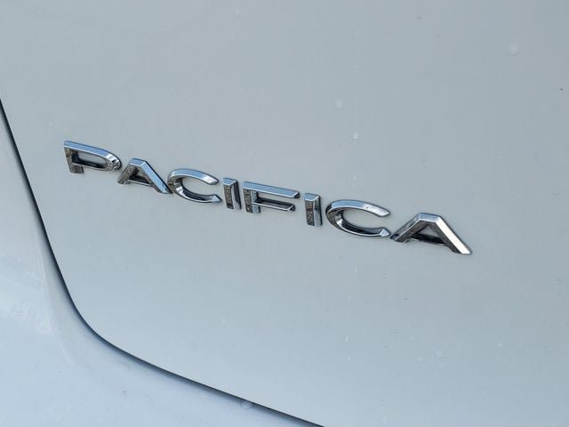 Used 2024 Chrysler Pacifica Limited FWD image 32