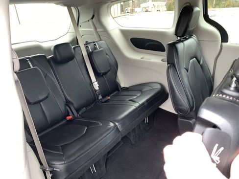 Used 2020 Chrysler Voyager Lxi w/ Cold Weather Group image 29