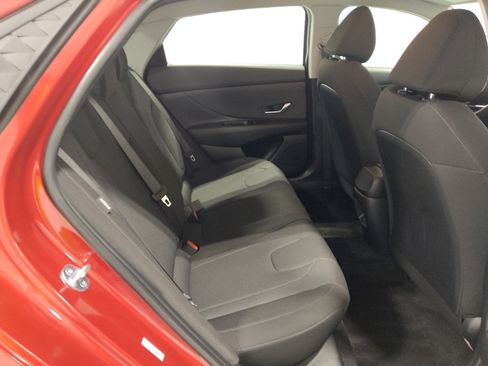 Used 2025 Hyundai Elantra SE FWD image 19