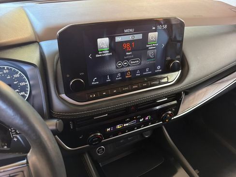 Used 2023 Nissan Rogue SL w/ SL Premium Package image 25