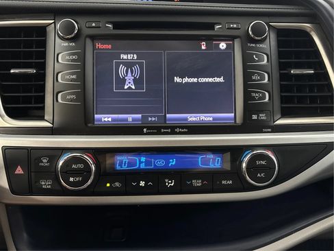 Used 2019 Toyota Highlander XLE AWD/4WD image 19