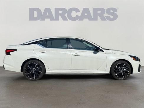 Used 2024 Nissan Altima 2.5 SR FWD image 8