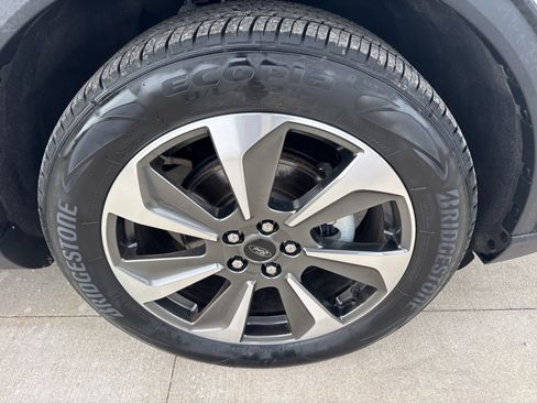 Certified 2024 Ford Escape Platinum w/ Premium Technology Package image 21