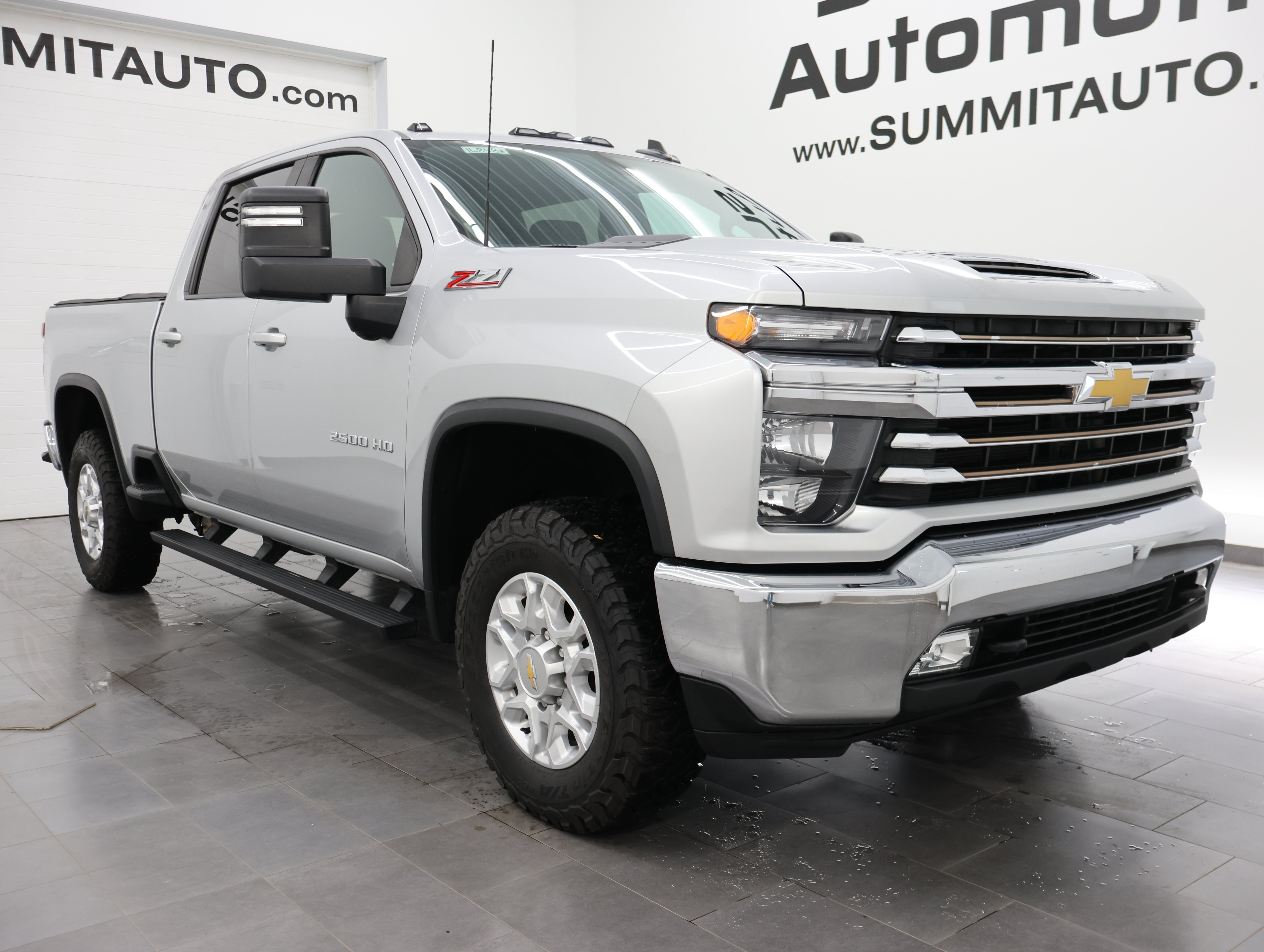 Used 2022 Chevrolet Silverado 2500 LT w/ Convenience Package AWD/4WD image 2