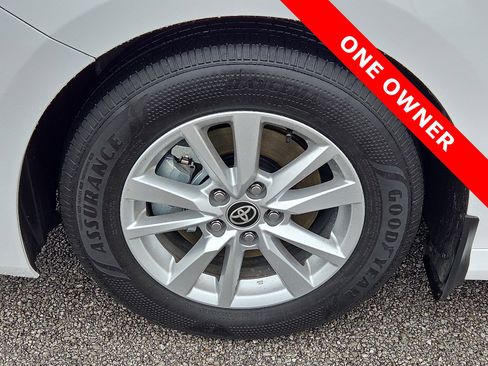 Used 2025 Toyota Camry LE image 7