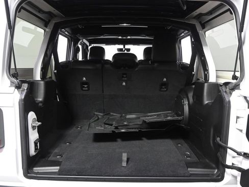 Used 2019 Jeep Wrangler Unlimited Sahara AWD/4WD image 19