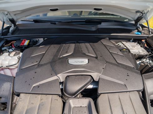 Certified 2022 Porsche Cayenne AWD/4WD image 28