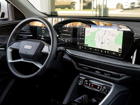 Used 2025 Audi Q5 Premium w/ Convenience Package AWD/4WD image 33