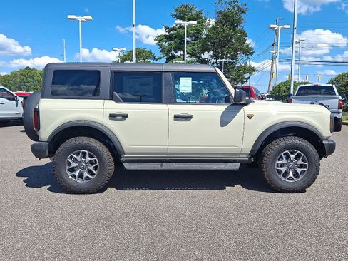 New 2025 Ford Bronco Badlands image 8
