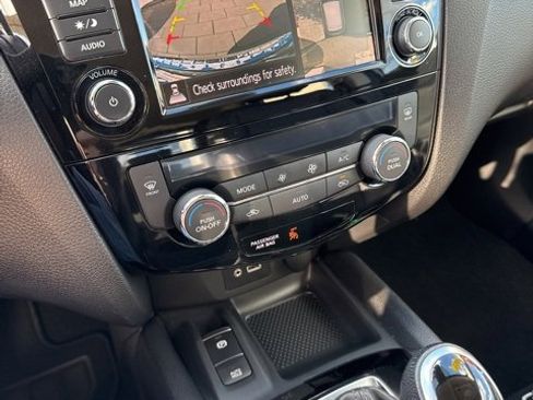 Used 2022 Nissan Rogue Sport SL image 25