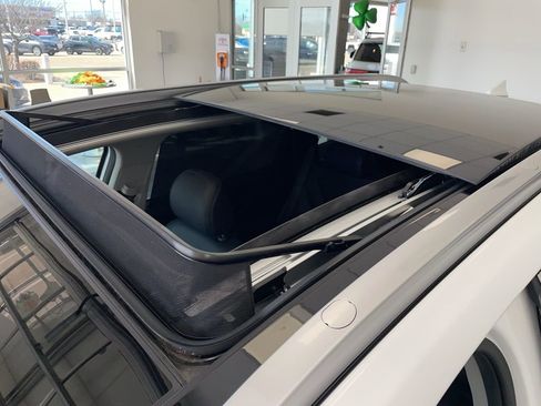 Used 2023 Hyundai Santa Fe SEL w/ Premium Package image 3