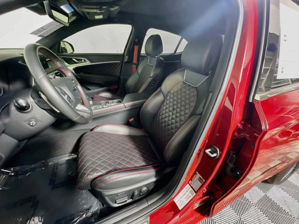 Used 2022 Genesis G70 3.3T RWD image 12