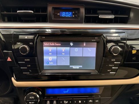 Used 2015 Toyota Corolla LE image 16