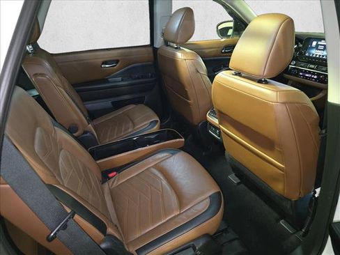 Used 2022 Nissan Pathfinder Platinum w/ Cargo Package AWD/4WD image 11