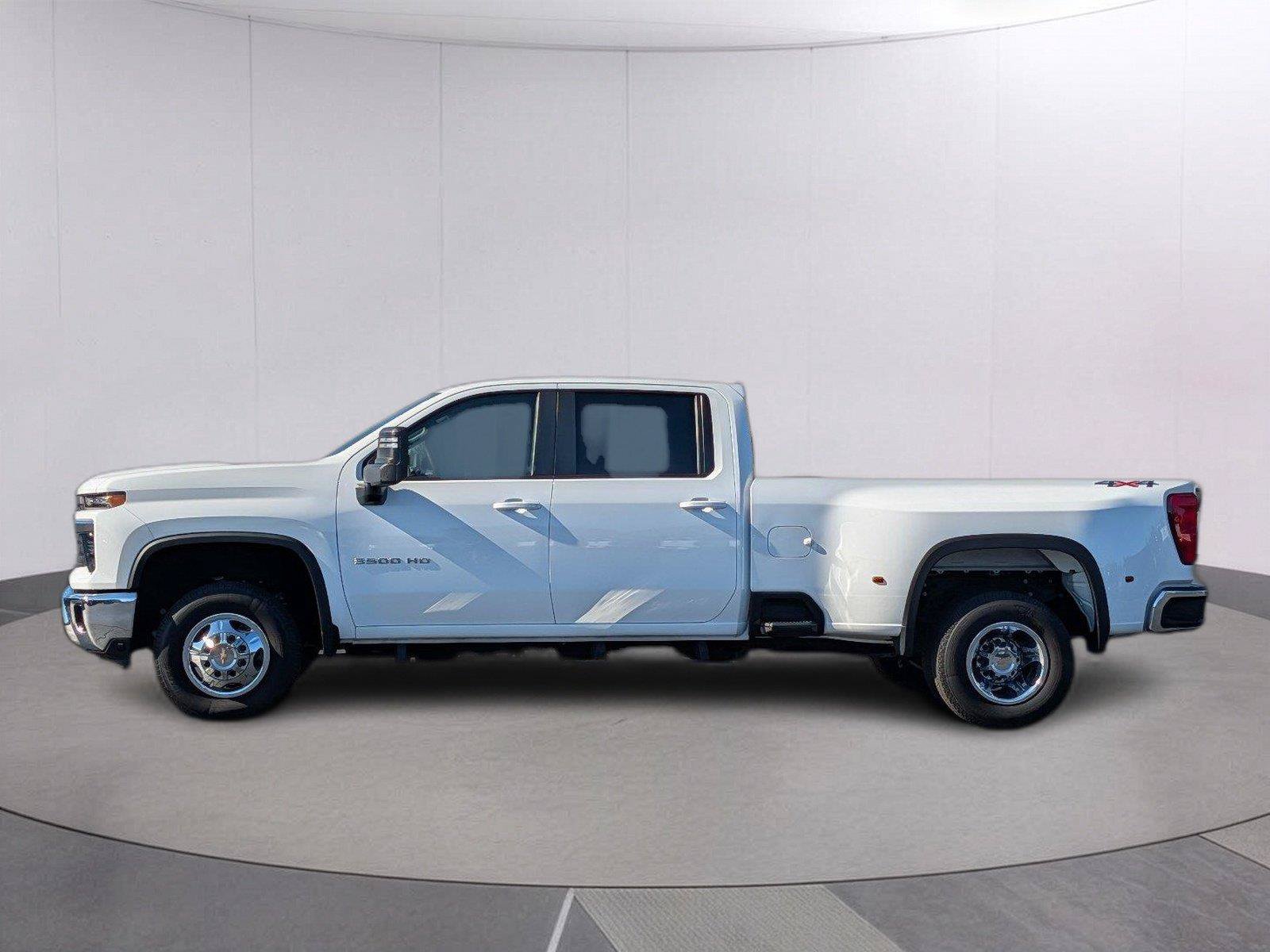 Used 2024 Chevrolet Silverado 3500 LT w/ All Star Edition AWD/4WD image 2