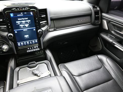 Used 2020 RAM 1500 Limited w/ Black Appearance Package AWD/4WD image 39