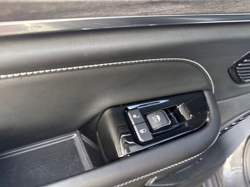 Used 2022 Jeep Grand Cherokee Overland w/ Adv Protech Group III image 30