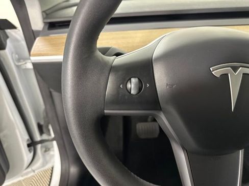 Used 2021 Tesla Model Y Long Range image 15